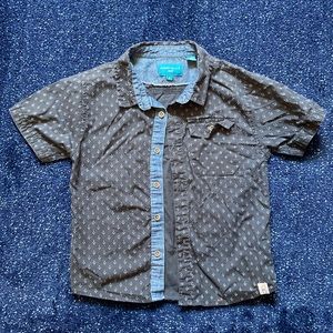 Boys Perry Ellis button up short sleeve shirt size 5. Denim accents, blue shirt